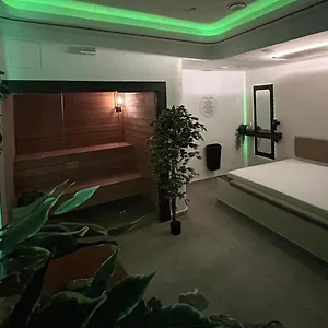 Me And Aparthotel